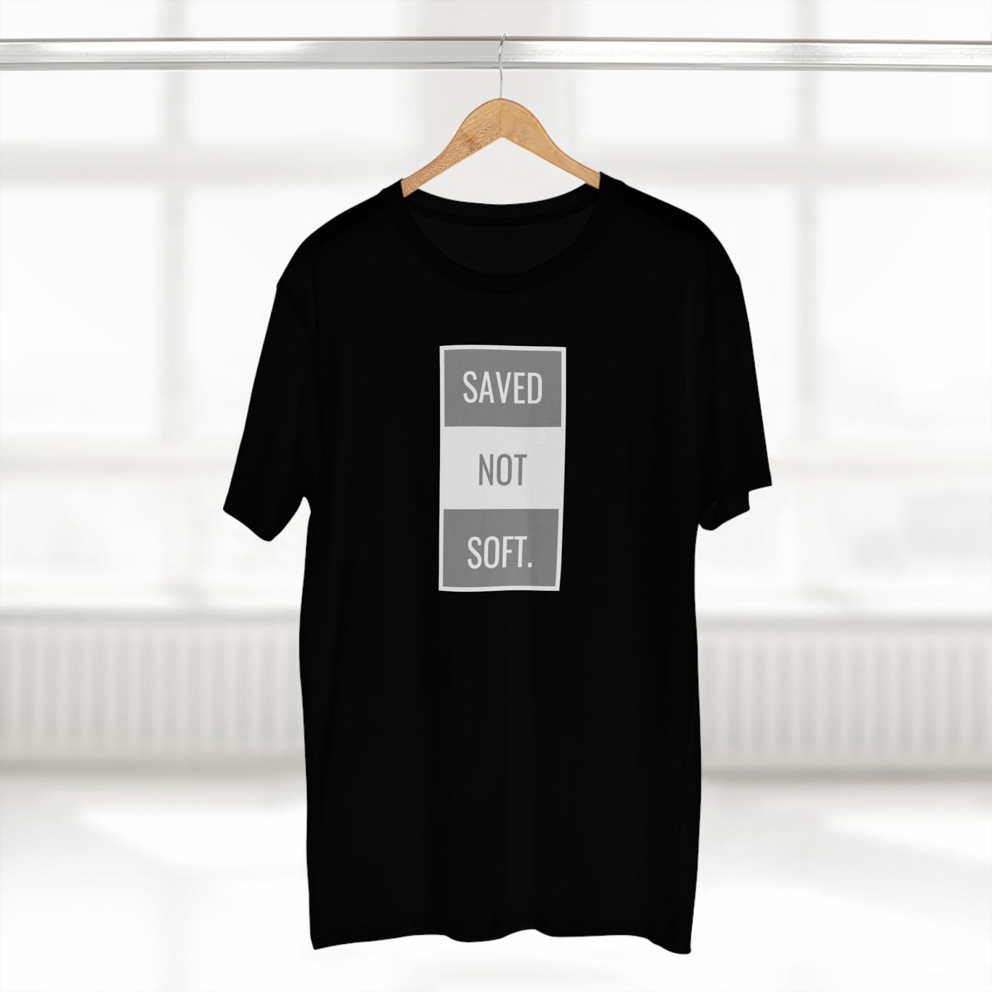 Camiseta básica para adultos Saved Not Soft: camiseta gráfica en rojo llamativo para entusiastas de la fe